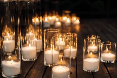 Velas encendidas en un ambiente de recogimiento